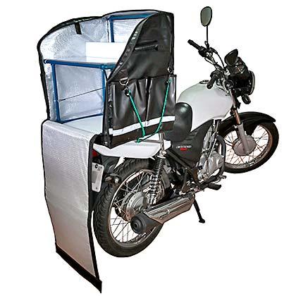 Mochila térmica en parrilla de moto... material aislante.