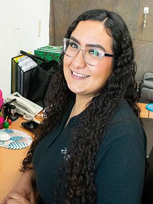 Karina Villalobos, de ventas